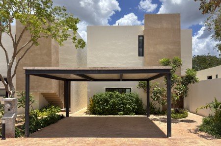Casa en venta en privada EMANA Conkal con dos recamaras family room